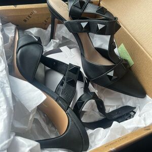 Mix No. 6 Black Heels Strappy Design